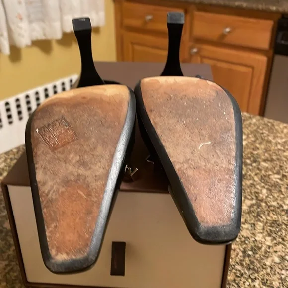 Louis Vuitton Black Patent Leather Heels - Picture 4 of 7